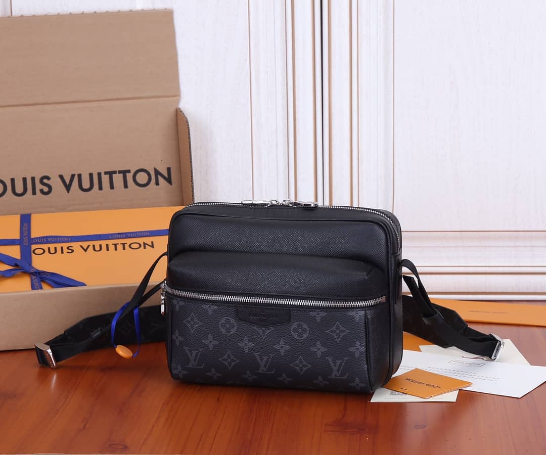 Best Replica Louis Vuitton Taigarama Canvas Messenger Bag Replica M30233 - Colareps