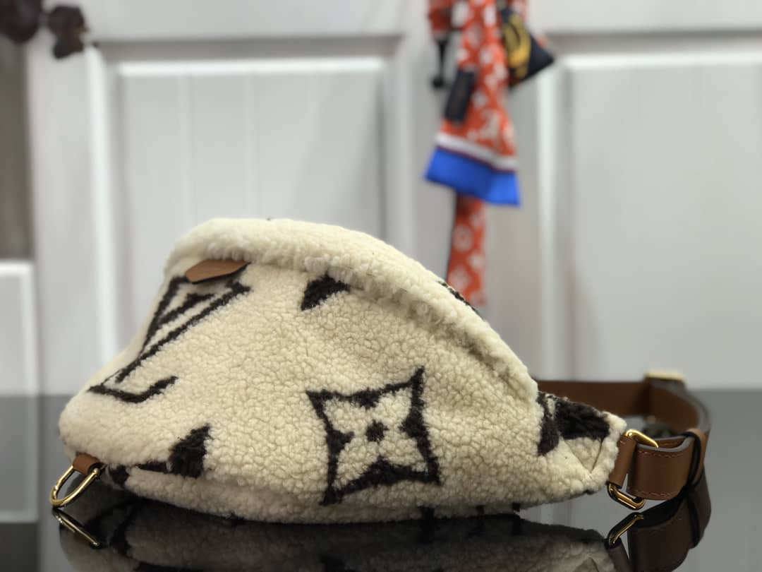 Best Replica Louis Vuitton Giant Monogram Teddy MM Replica Waist Bag M55425 - Colareps
