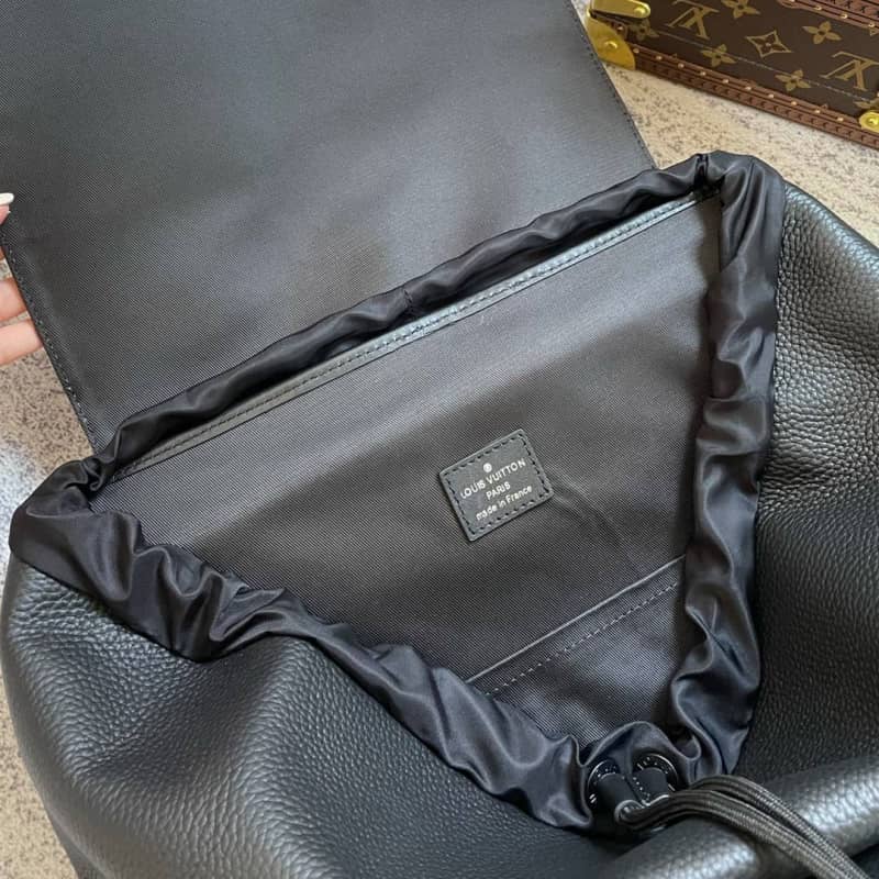 L0vis Vvtt0n Christopher Slim Replica Backpack M58644