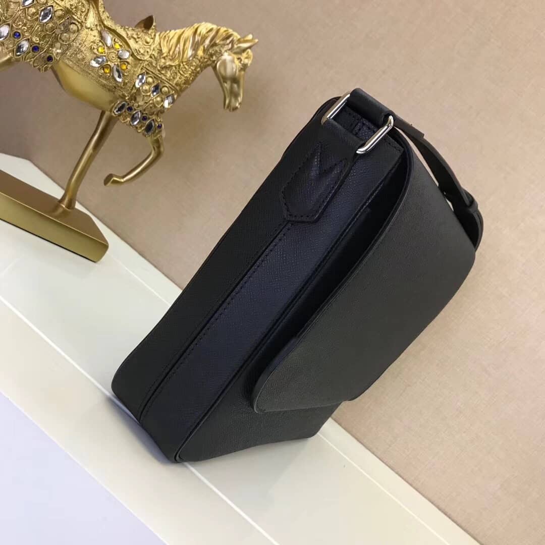 L0vis Vvtt0n Roman PM Taiga Line Shoulder Bag Replica M30619