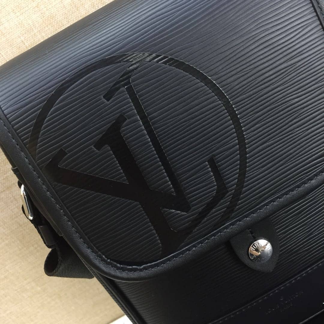 L0vis Vvtt0n EPI Downtown BB Replica Messenger Bag Black M53497