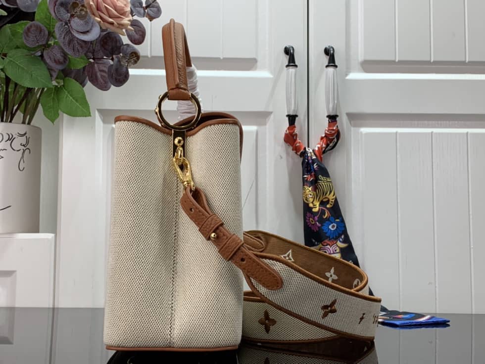 Best Replica Louis Vuitton Capucines MM M59872 Replica Shoulder Bag - Colareps