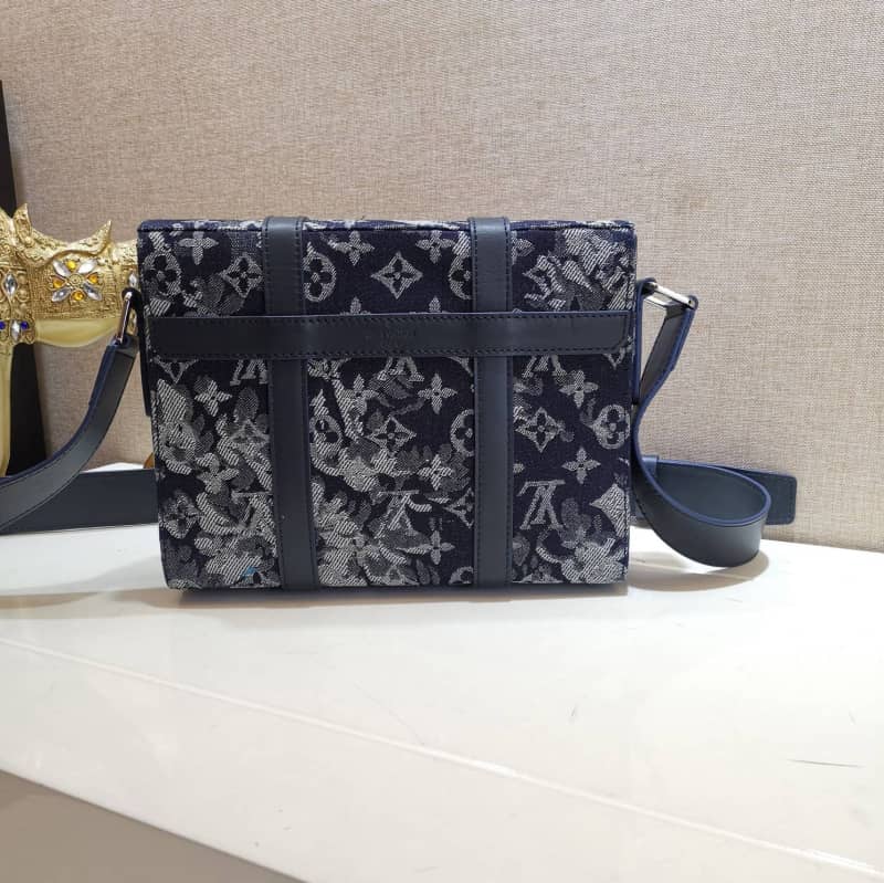 Best Replica Louis Vuitton Trunk Monogram Canvas Replica Messenger Bag M57282 - Colareps
