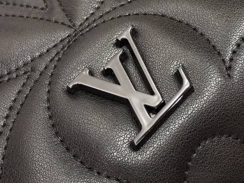 Best Replica Luxury Mens Leather Logo Chain Tote - Colareps