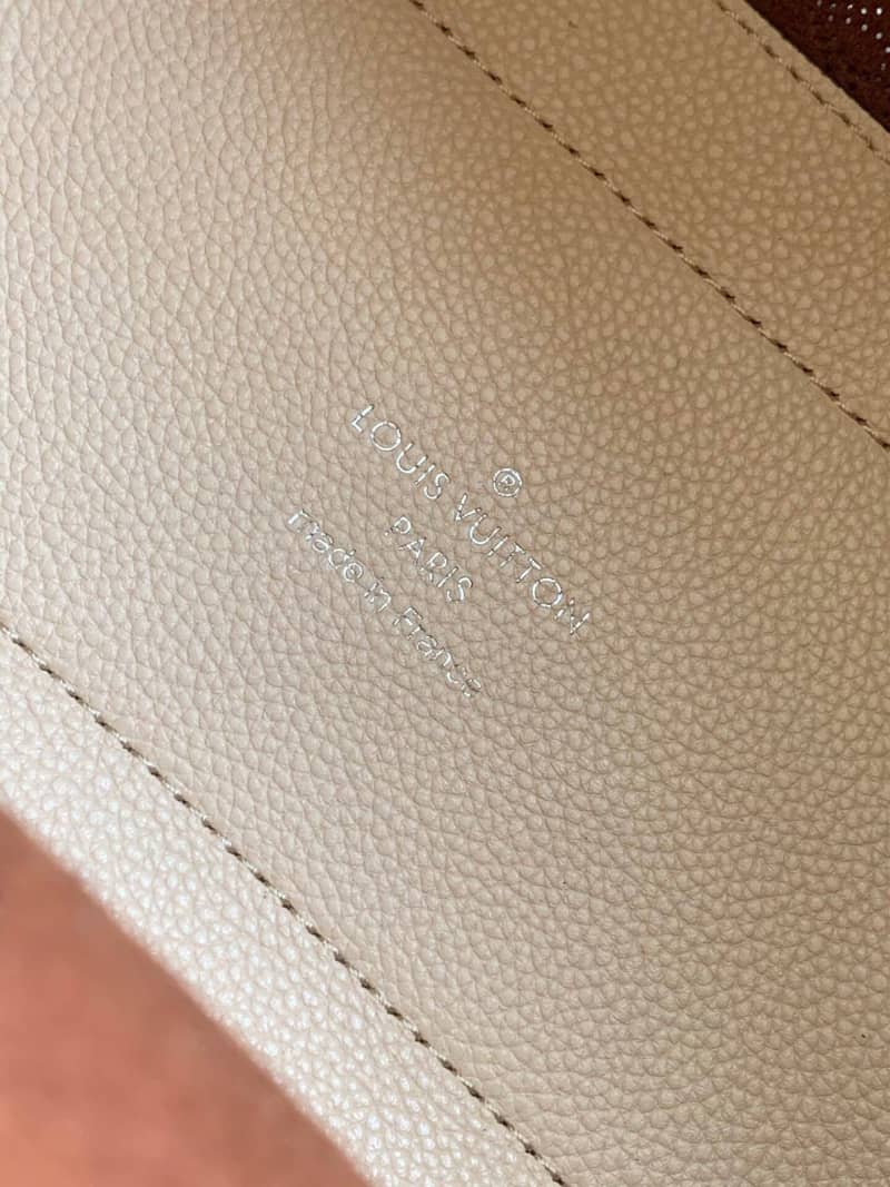 Best Replica Louis Vuitton Mahina Hina PM Leather Tote Replica Beige M54353 - Colareps