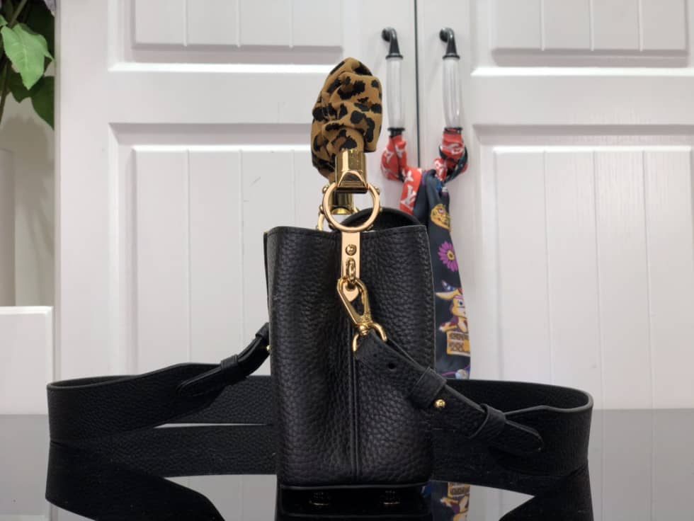 Best Replica Louis Vuitton Capucines Mini Black M58732 Replica Crossbody Bag - Colareps