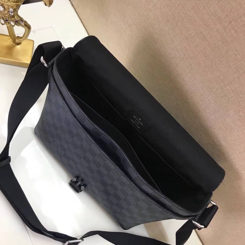 L0vis Vvtt0n Matchpoint Messenger Bag Replica N40010