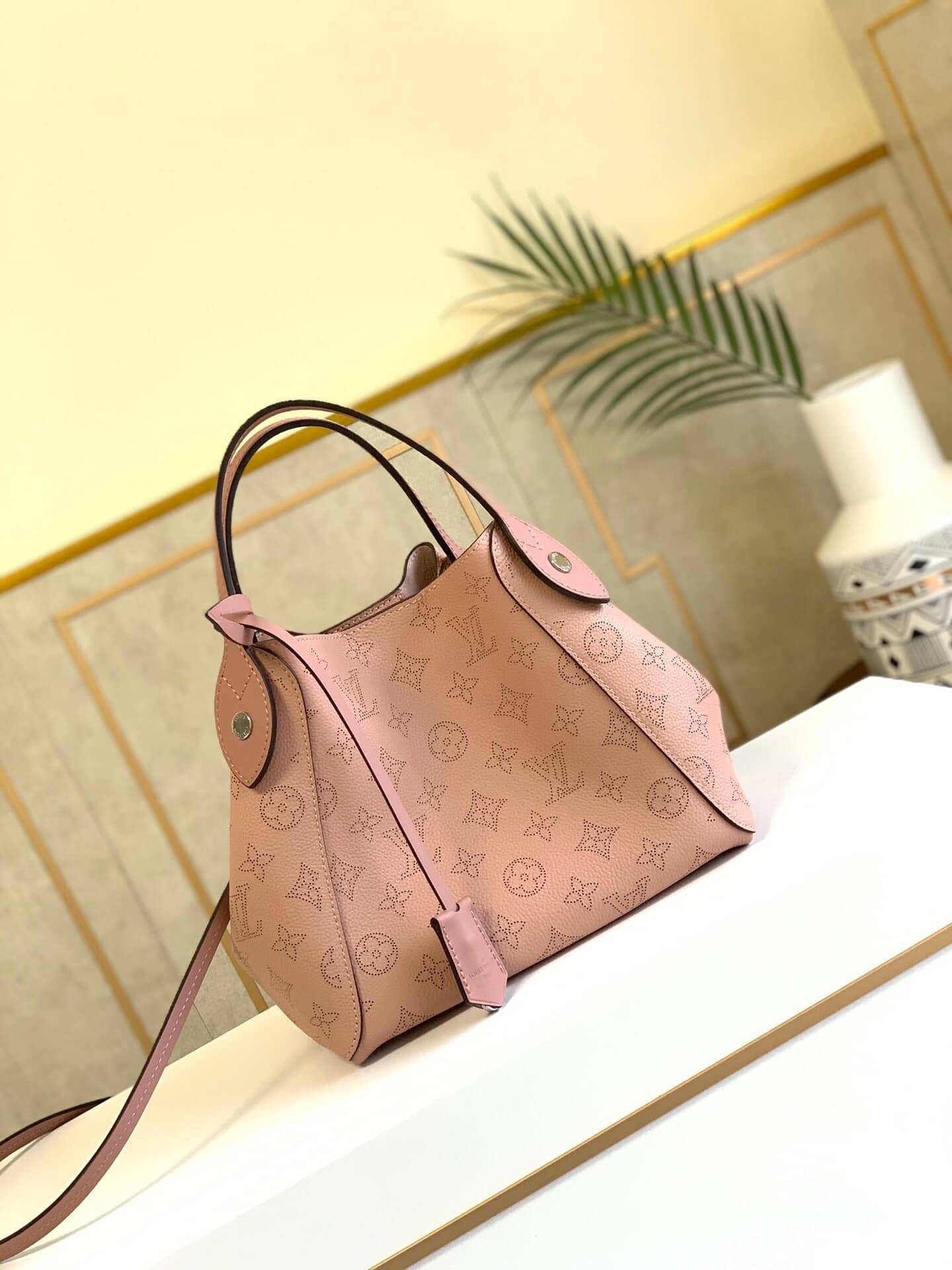 Best Replica Louis Vuitton Mahina Hina PM Leather Tote Replica Pink M54353 - Colareps