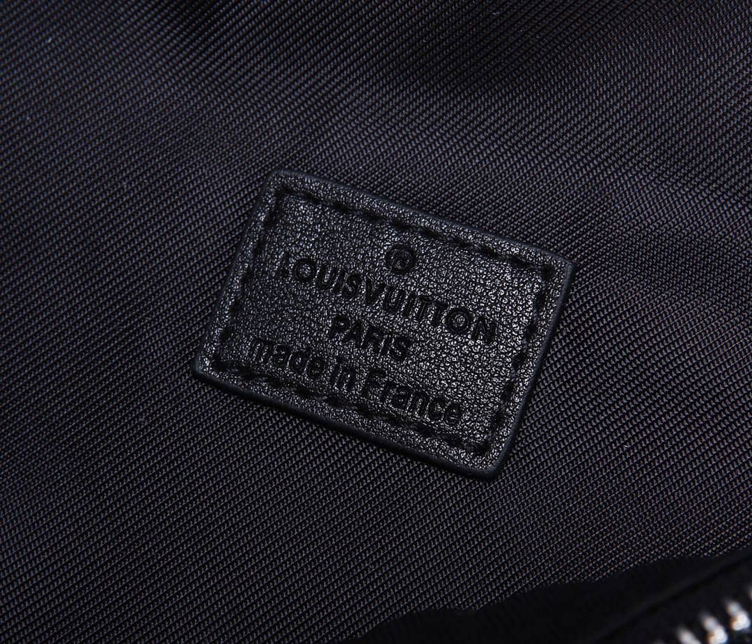 Best Replica Louis Vuitton Monogram Eclipse Discovery Replica Waist Bag Black M44336 - Colareps