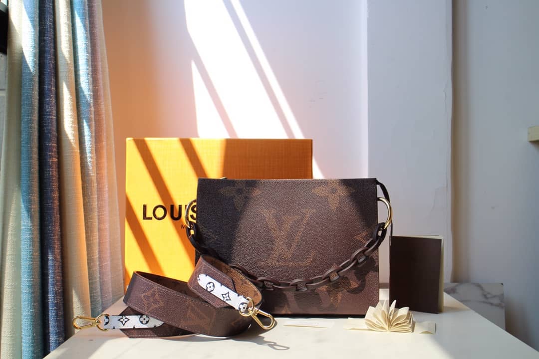 Best Replica Louis Vuitton Monogram Giant Toilet Pouch Crossbody Bag Replica M67692 - Colareps