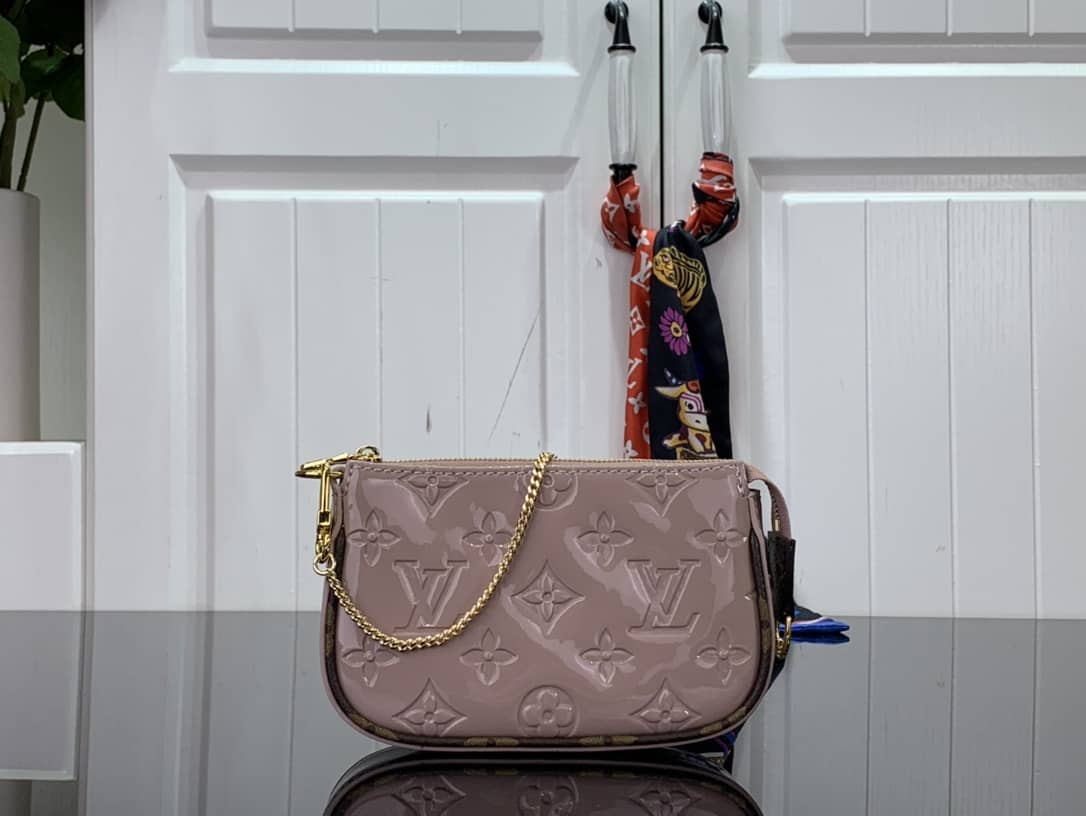 Best Replica Louis Vuitton Pochette Dupe Monogram Vernis Accessories Replica Pouch Pink M58009 - Colareps