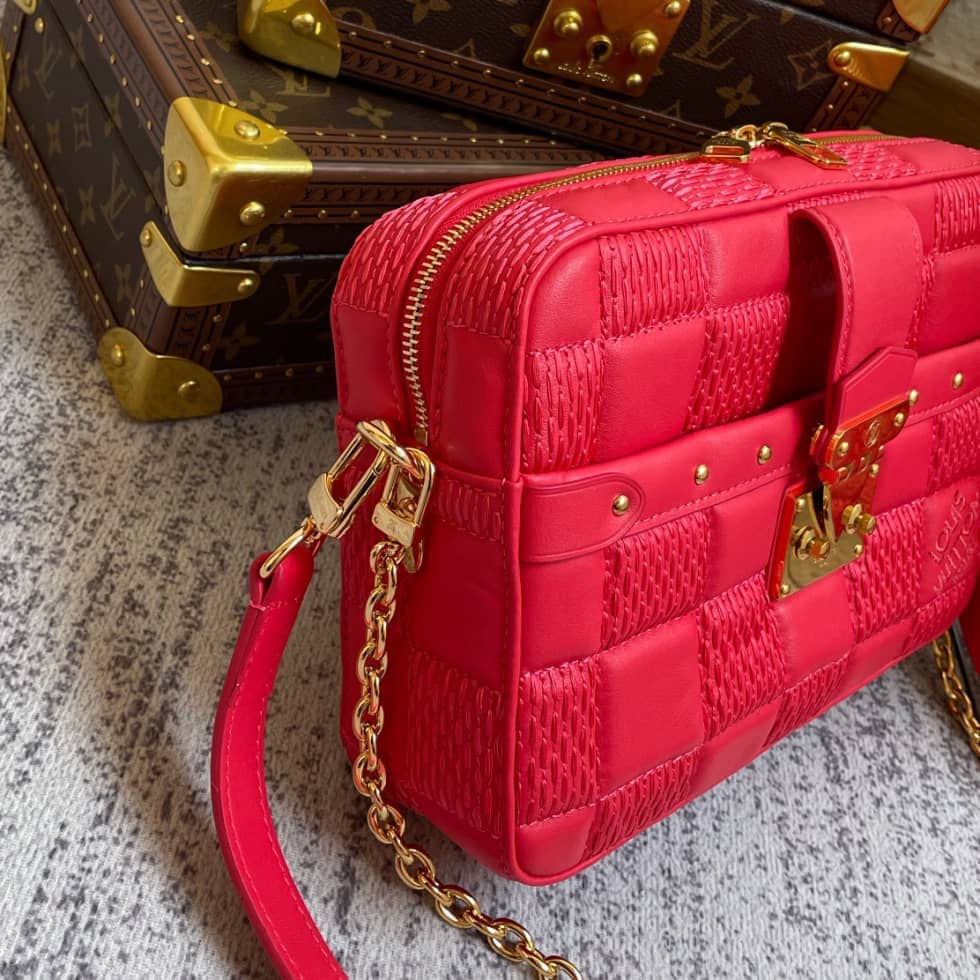 Best Replica Louis Vuitton Troca MM Red M59111 Replica Camera Bag - Colareps