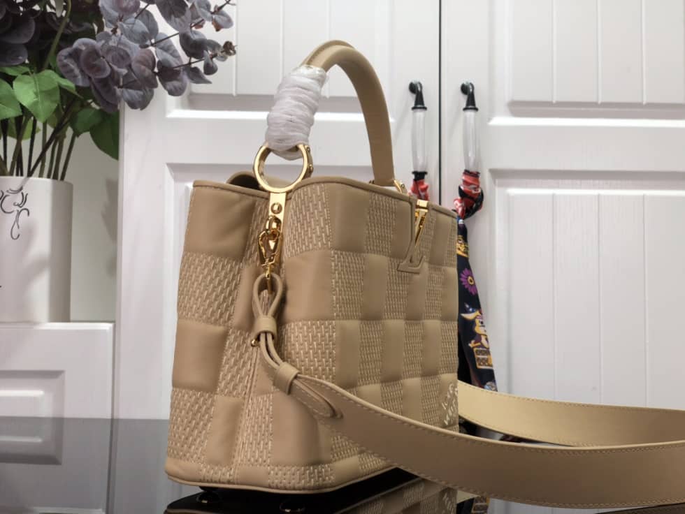 Best Replica Louis Vuitton Capucines MM Beige M59225 Replica Shoulder Bag - Colareps
