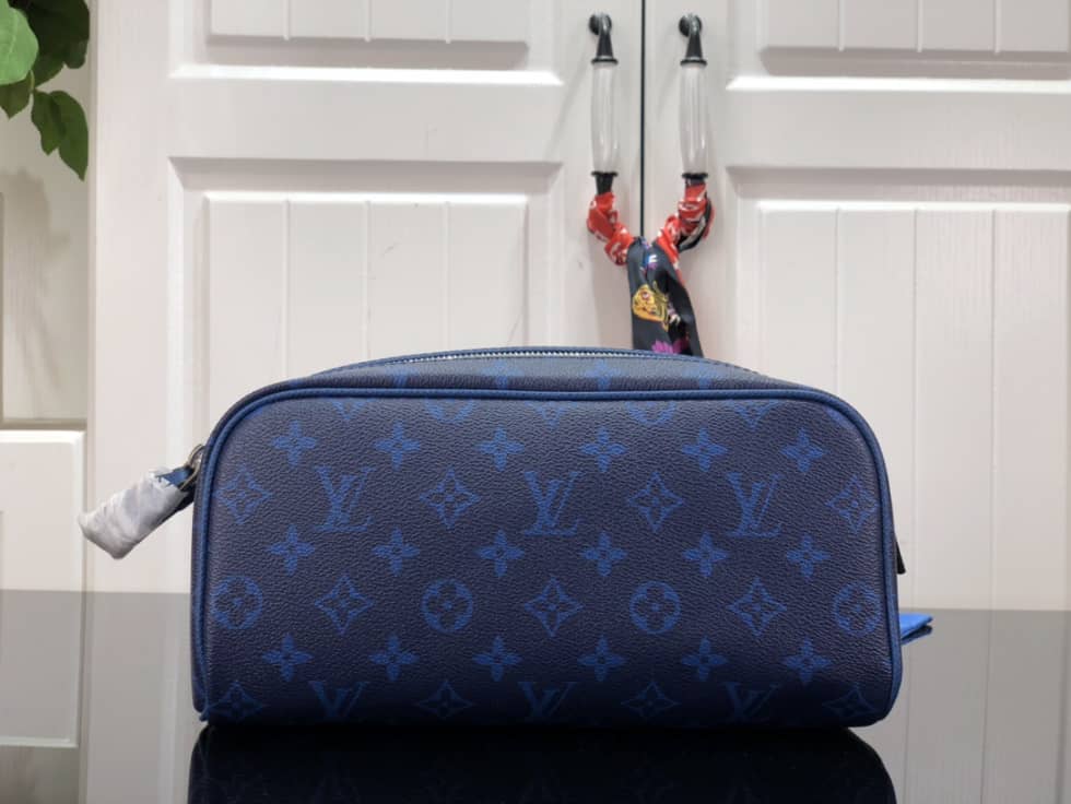Best Replica Louis Vuitton Dopp Kit Toilet Pouch Monogram Canvas M44494 Replica - Colareps