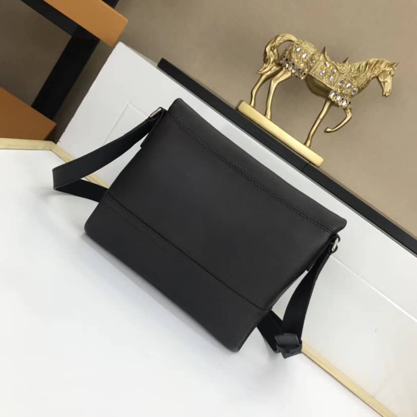 Best Replica Louis Vuitton Canyon PM Utah Leather Messenger Bag Replica M54962 - Colareps