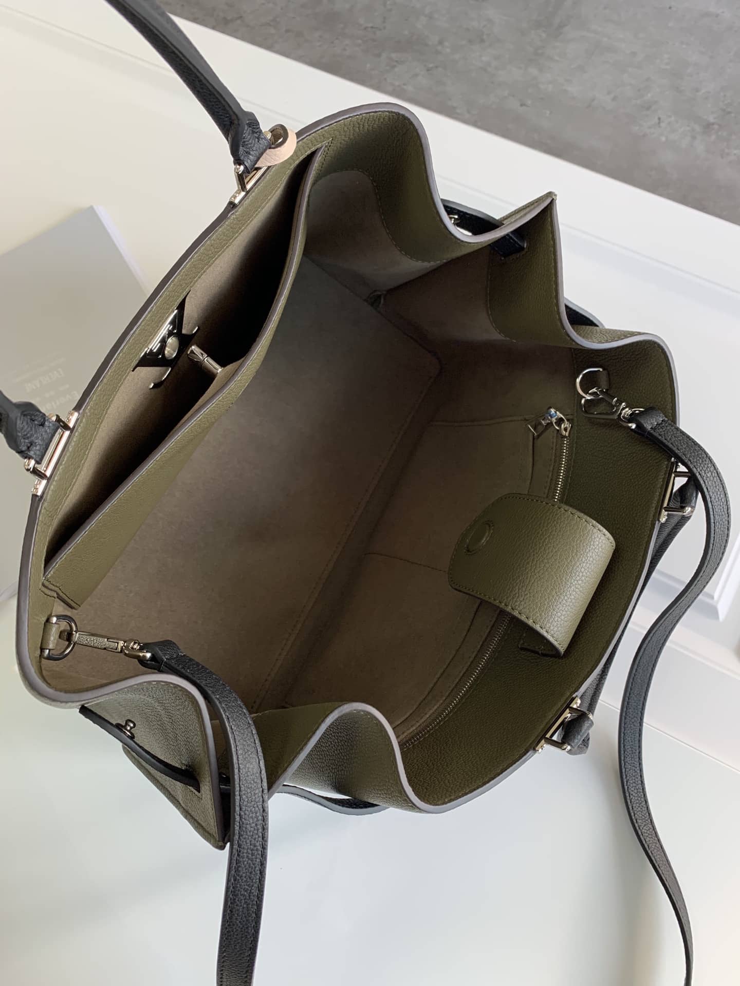 Best Replica Louis Vuitton Lockme Day Tote Replica Green M53730 - Colareps