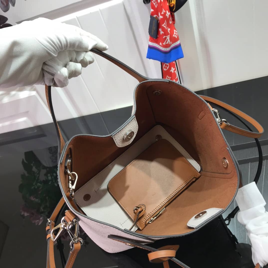 Best Replica Louis Vuitton Mahina Hina PM Leather Tote Replica White M54353 - Colareps