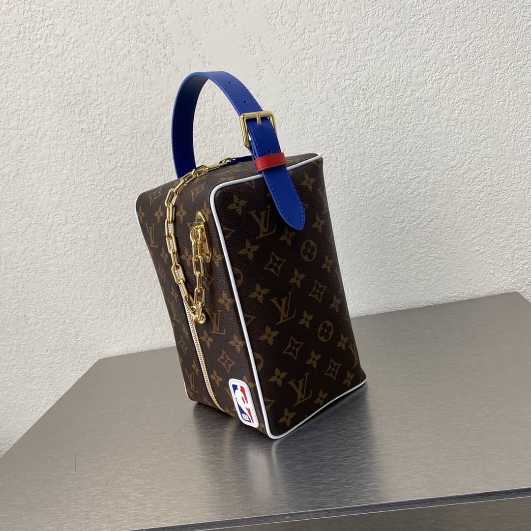 Best Replica Louis Vuitton NBA Monogram Cloakroom Dopp Kit Replica Bag M45588 - Colareps