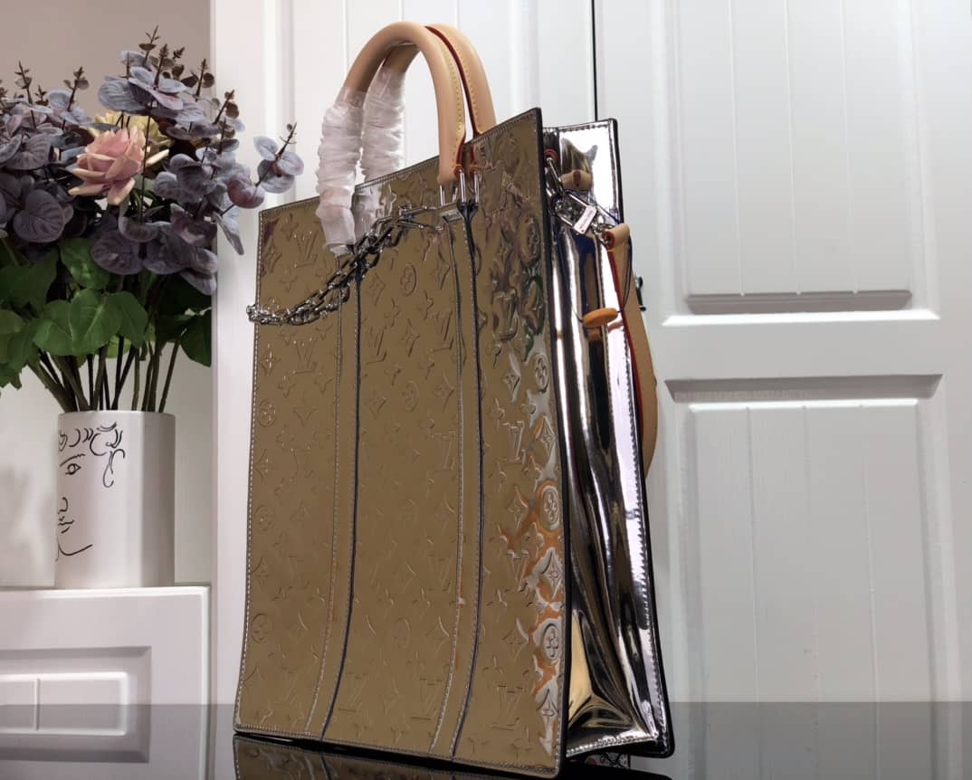 Best Replica Louis Vuitton Sac Plat Monogram Mirror Coated Shoulder Bag Replica Silver M45884 - Colareps