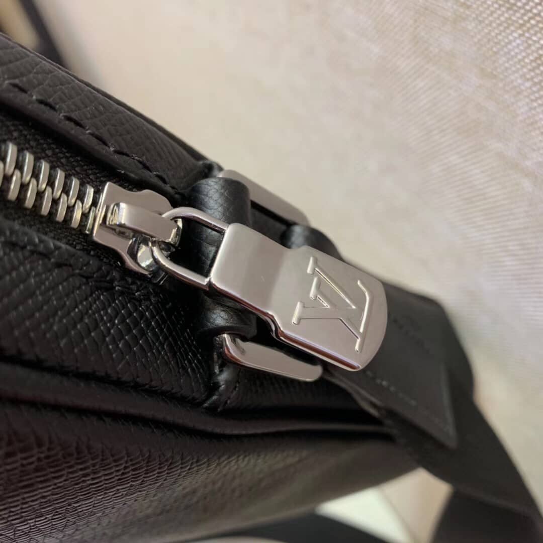 L0vis Vvtt0n Alex BB Taiga Leather Replica Messenger Bag M30265