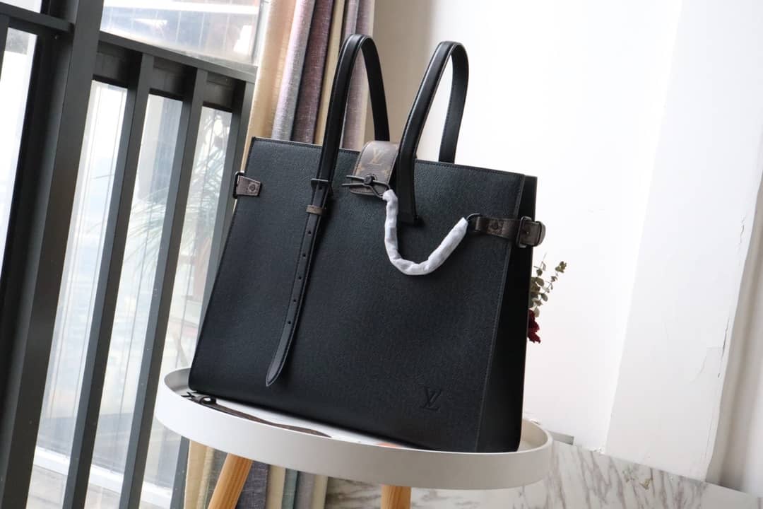 L0vis Vvtt0n Retro Wearable Mens Shopping Bag Replica M30725