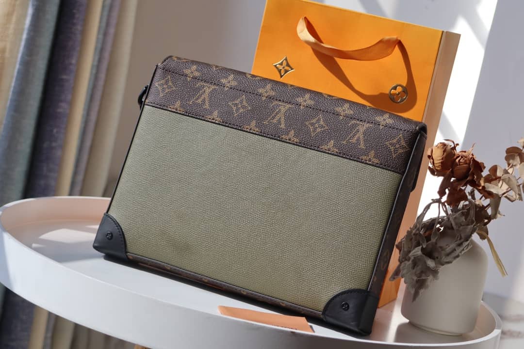Best Replica Louis Vuitton Pochette Dupe Voyage Steamer Replica Handbag Green M30583 - Colareps