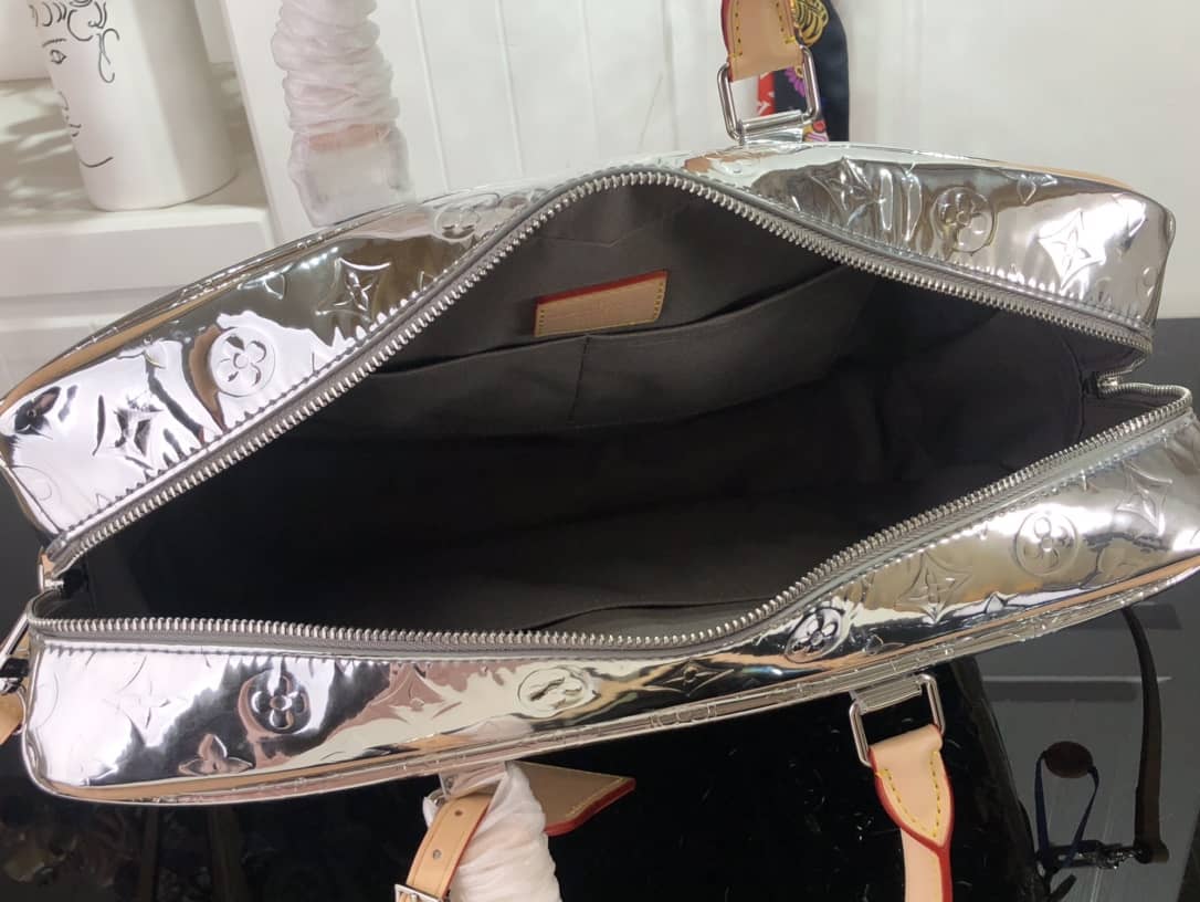 Best Replica Louis Vuitton Monogram Mirror Coated Canvas Neo Porte Documents Voyage Replica M58755 - Colareps