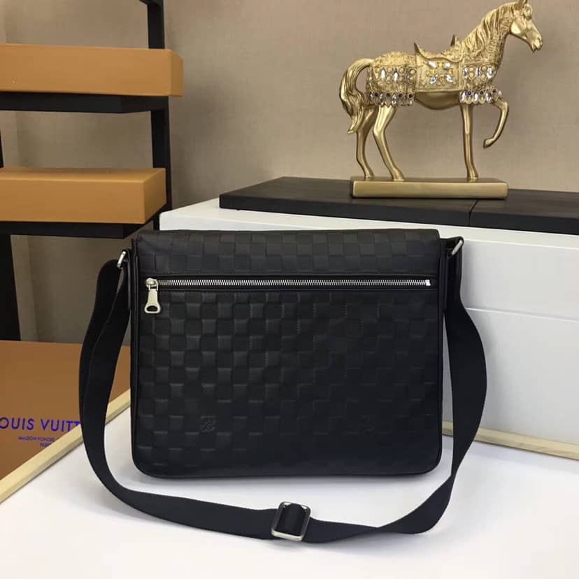 Best Replica Louis Vuitton District PM Damier Infini Leather Shoulder Bag Replica N41038 - Colareps