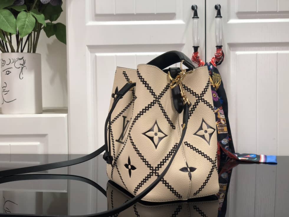 Best Replica Louis Vuitton NeoNoe MM Cream M46023 Replica Bucket Bag - Colareps