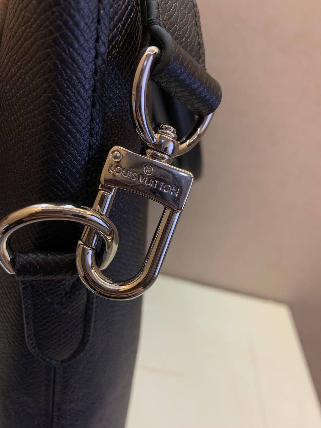 Best Replica Louis Vuitton Taiga Anton Tote Replica M33433 - Colareps
