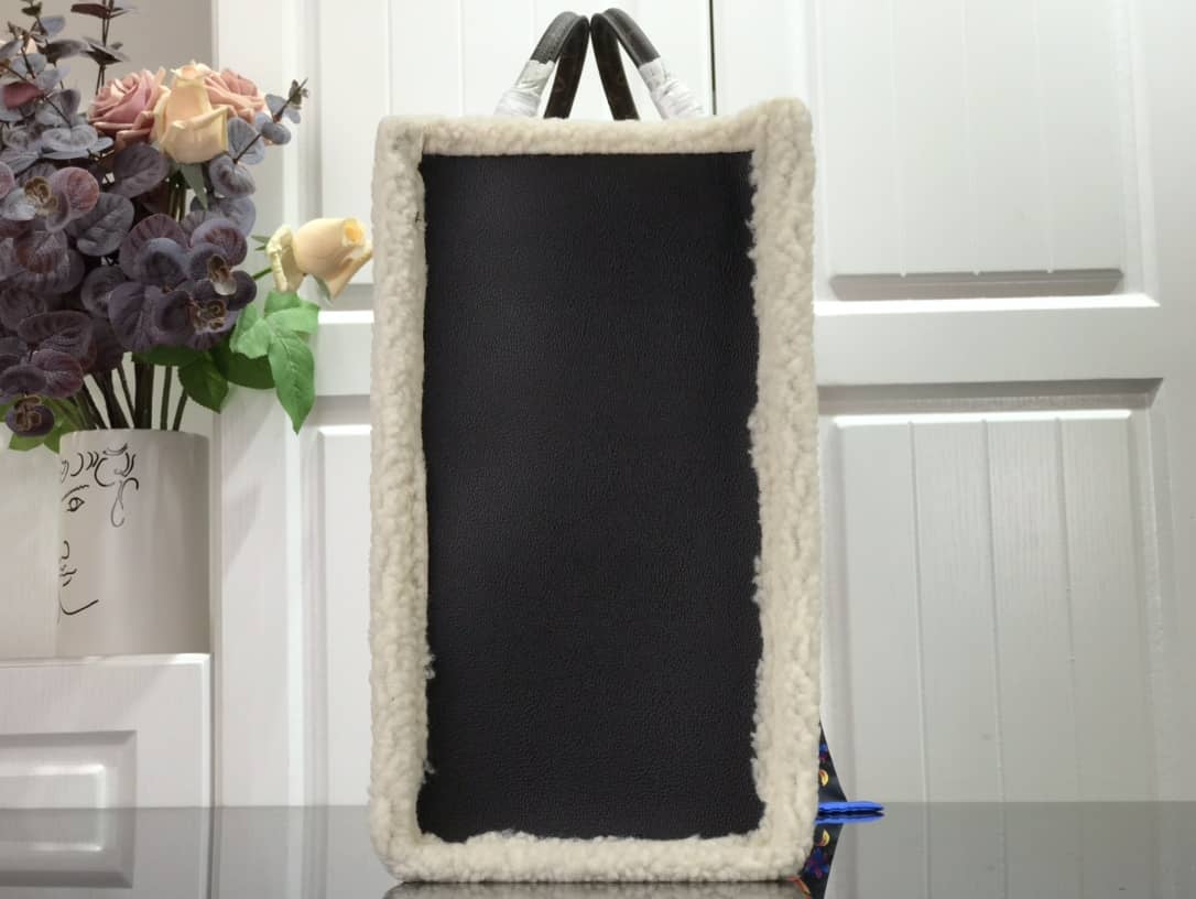 Best Replica Louis Vuitton Onthego GM Leather Shearling Bag Black Replica M56958 - Colareps