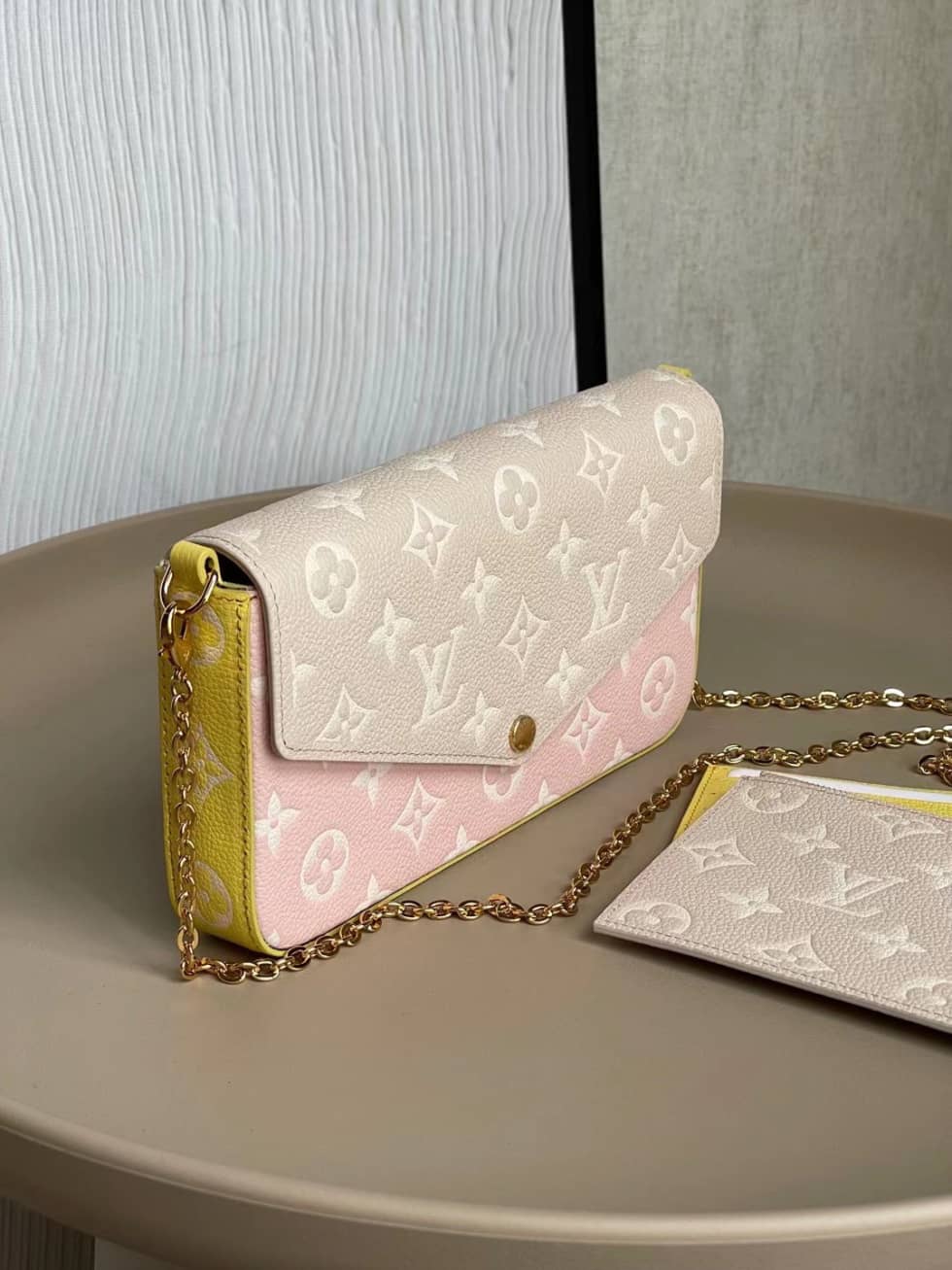 Best Replica Louis Vuitton Pochette Felicie Monogram Empreinte Pink Beige M81359 Replica - Colareps
