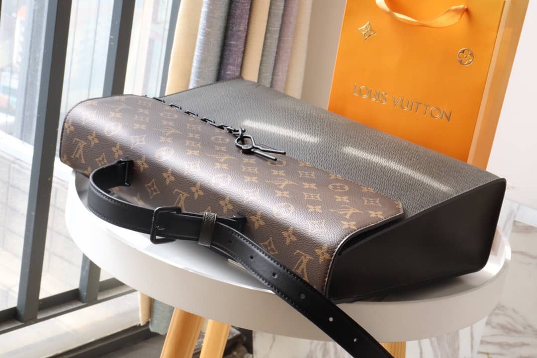L0vis Vvtt0n Robusto Briefcase Monogram Canvas Taiga Leather Replica M30591