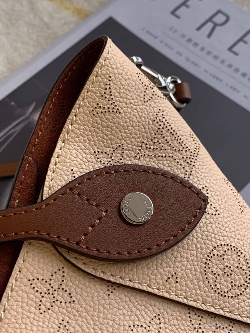 Best Replica Louis Vuitton Mahina Hina PM Leather Tote Replica Beige M54353 - Colareps