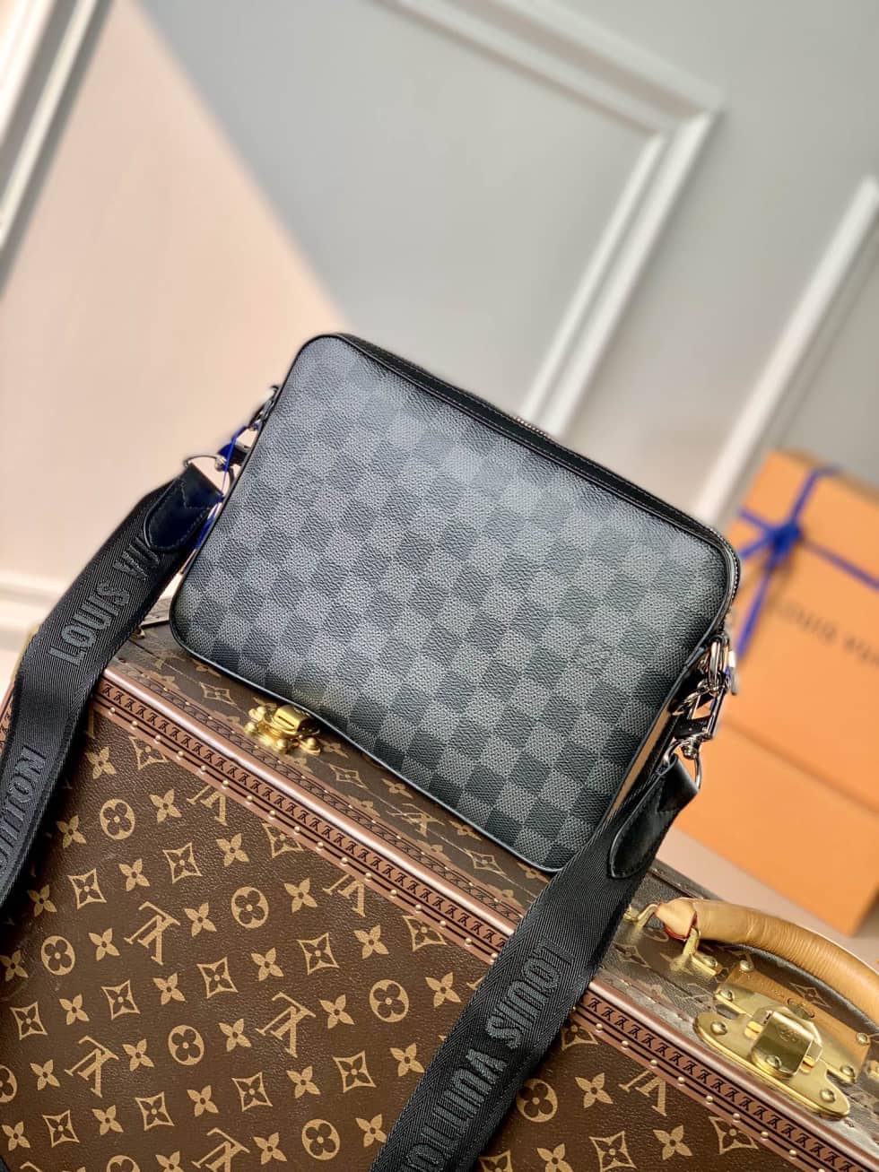 Best Replica Louis Vuitton Trio Damier Graphite N58040 Replica Messenger Bag - Colareps