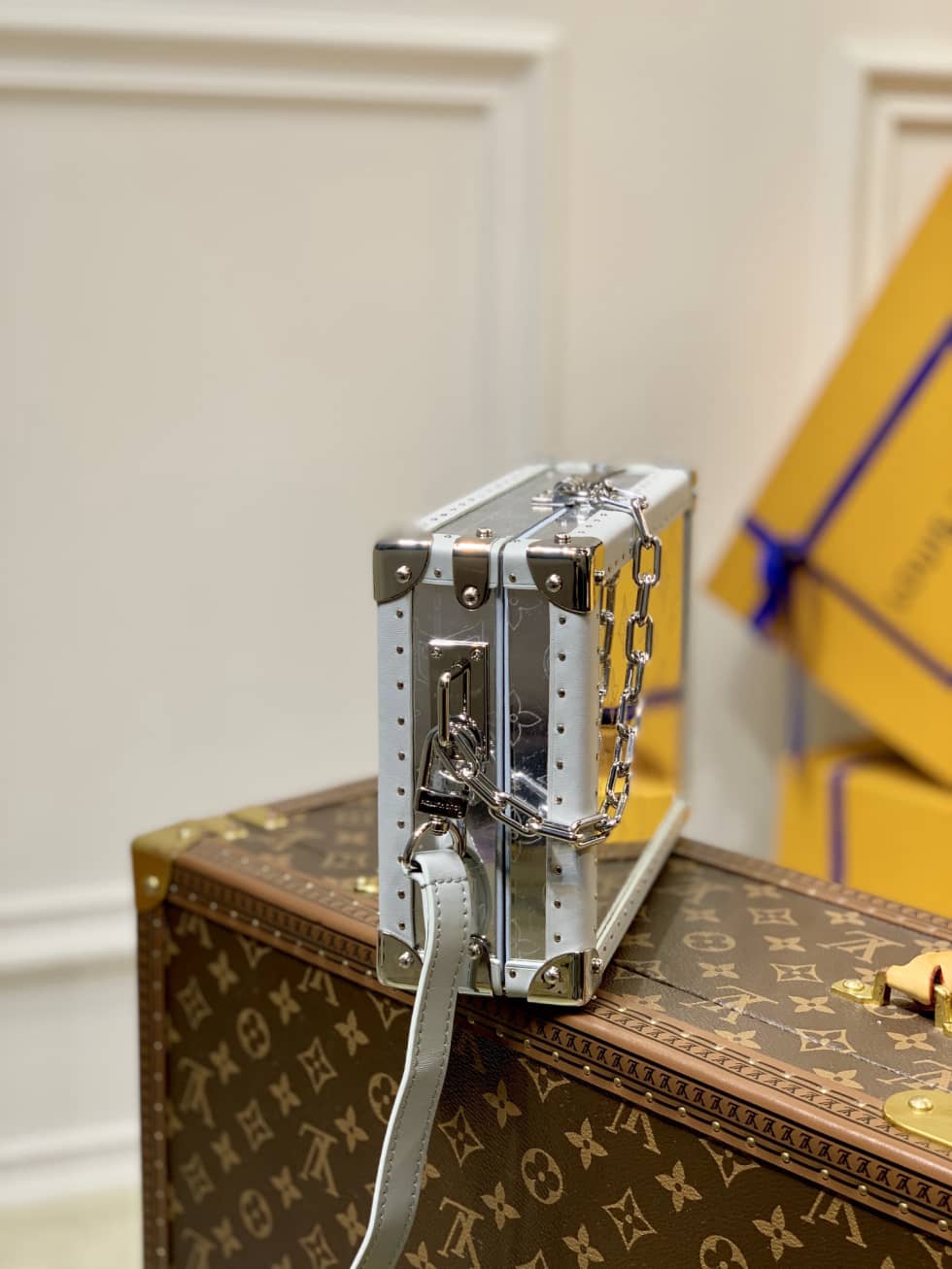 L0vis Vvtt0n Clutch Box Bag White M20230 Replica Messenger Bag