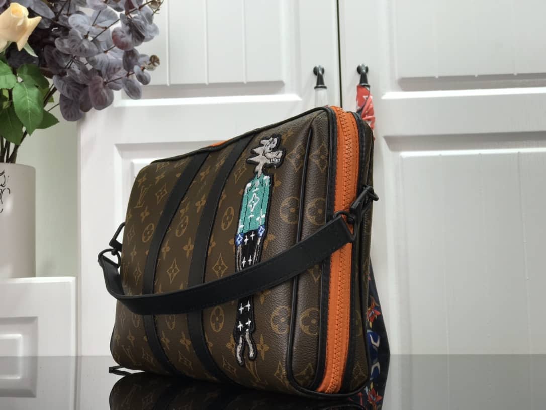 Best Replica Louis Vuitton Monogram Keepall Pouch 2way Clutch Replica M80130 - Colareps