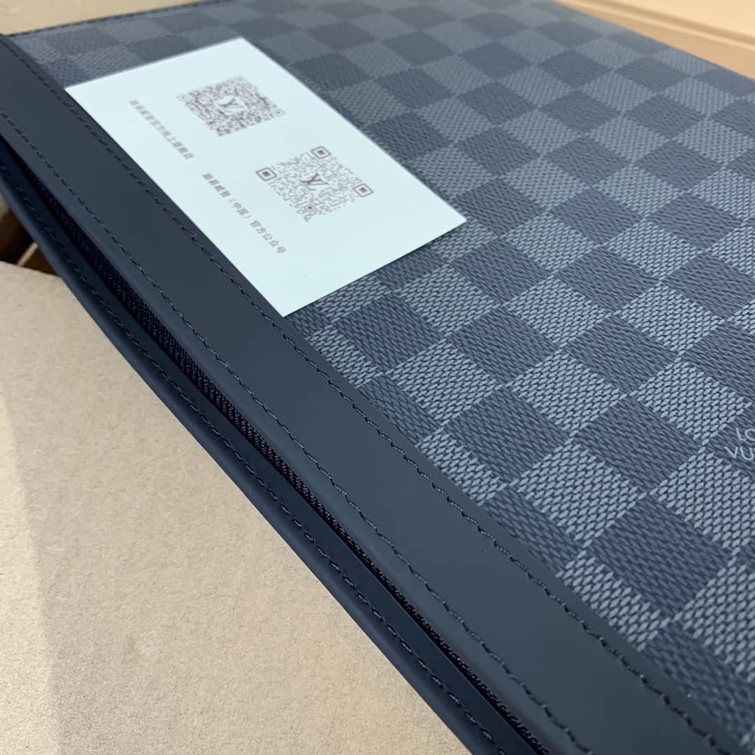 Best Replica Louis Vuitton Pochette Voyage MM Damier Coated Canvas Clutch Replica N41696 - Colareps