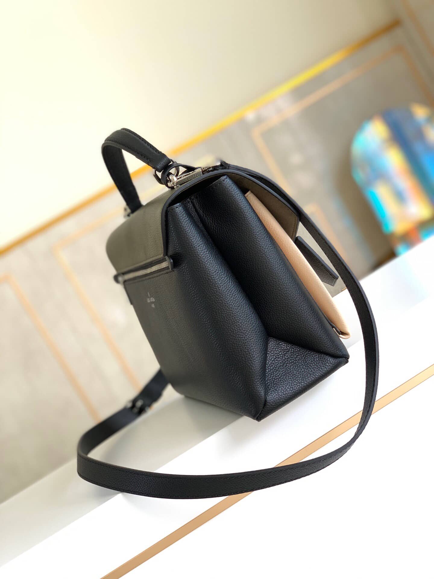 Best Replica Louis Vuitton Laurier Toffee Latte MyLockme Bag Replica M55323 - Colareps