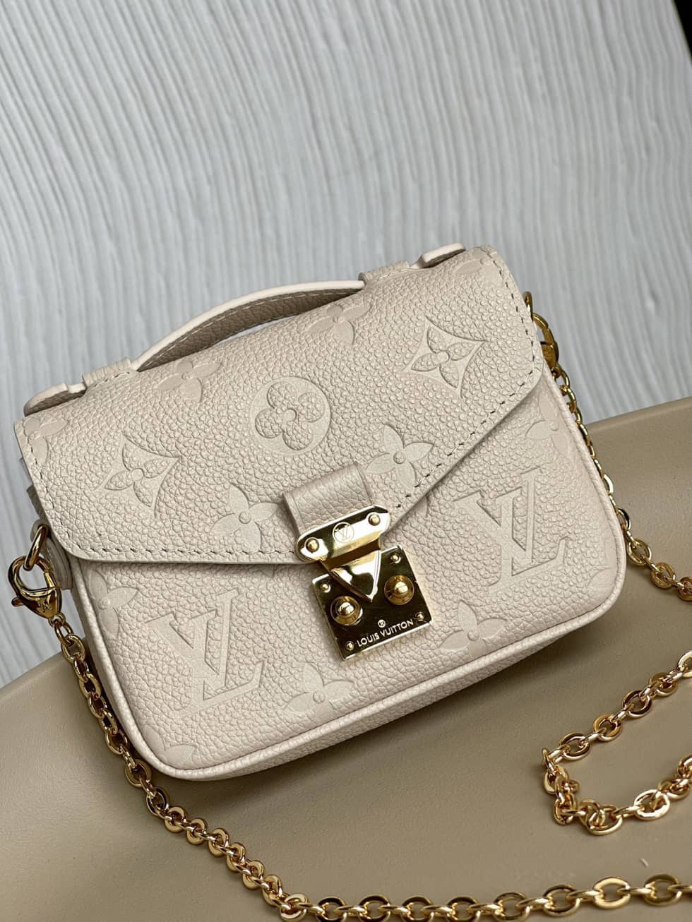 Best Replica Louis Vuitton Micro Métis Chain Mini Pouch M81390 Replica Shoulder Bag - Colareps