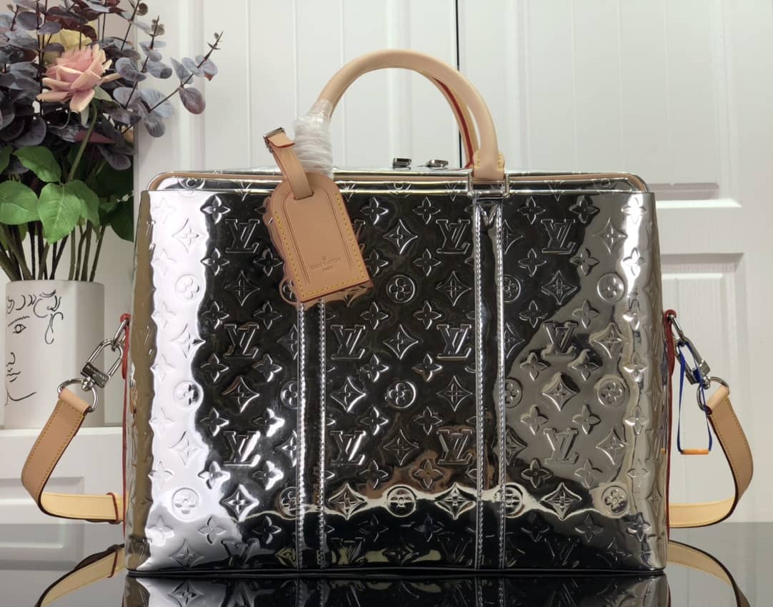 Best Replica Louis Vuitton Monogram Mirror Coated Canvas Neo Porte Documents Voyage Replica M58755 - Colareps