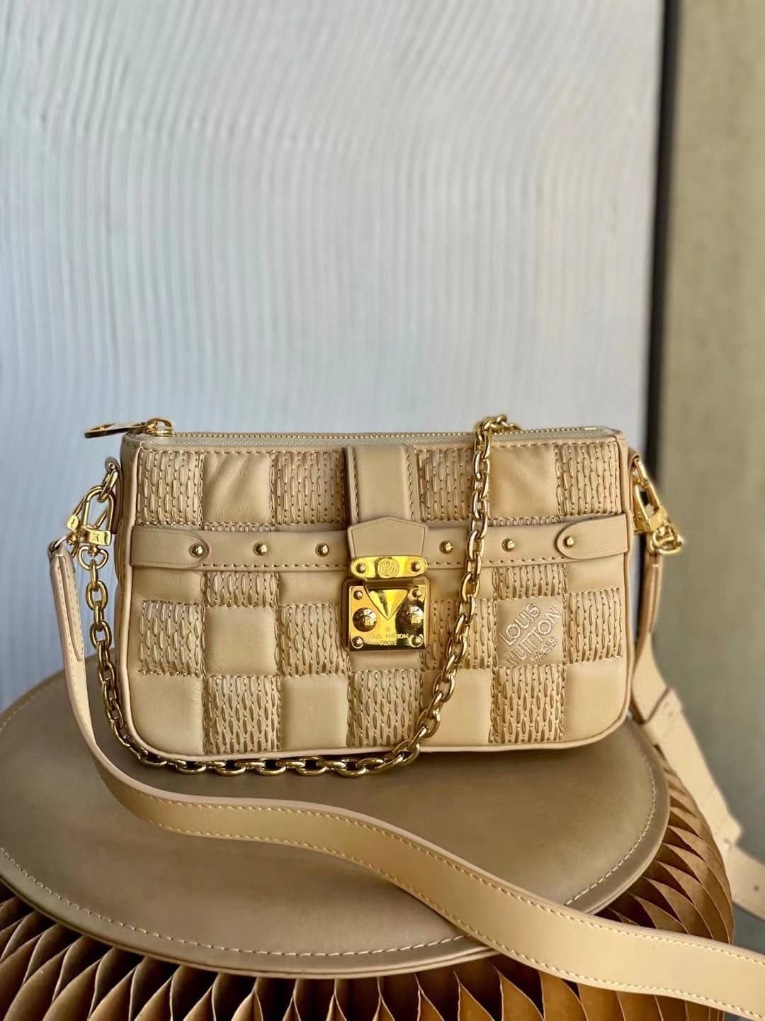 Best Replica Louis Vuitton Pochette Troca Beige M59048 Replica Crossbody Bag - Colareps