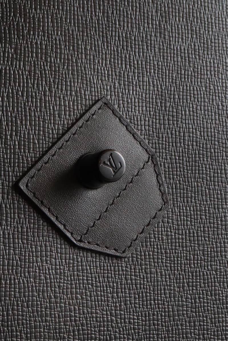 L0vis Vvtt0n Robusto Briefcase Monogram Canvas Taiga Leather Replica Black M30591