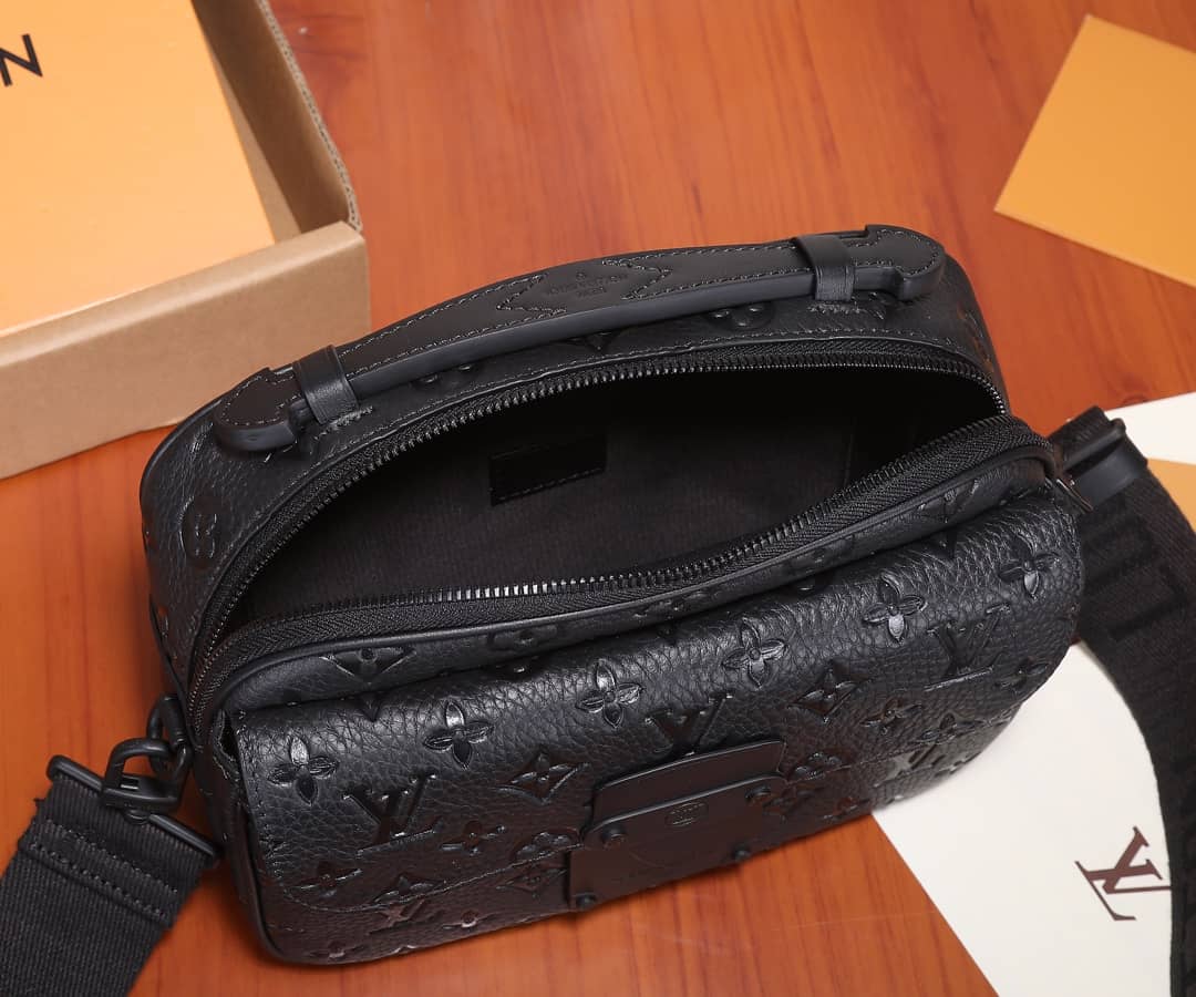 L0vis Vvtt0n S Lock Messenger Bag Replica Black M58489