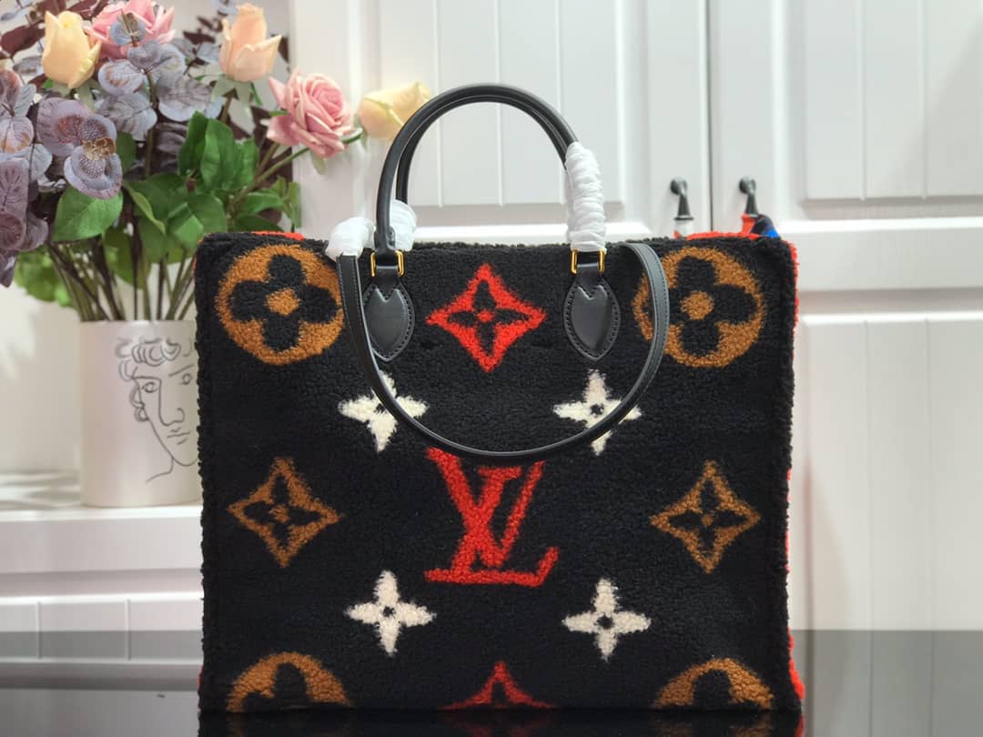 Best Replica Louis Vuitton Onthego Teddy Shearling Limited GM Tote Replica Black M55421 - Colareps