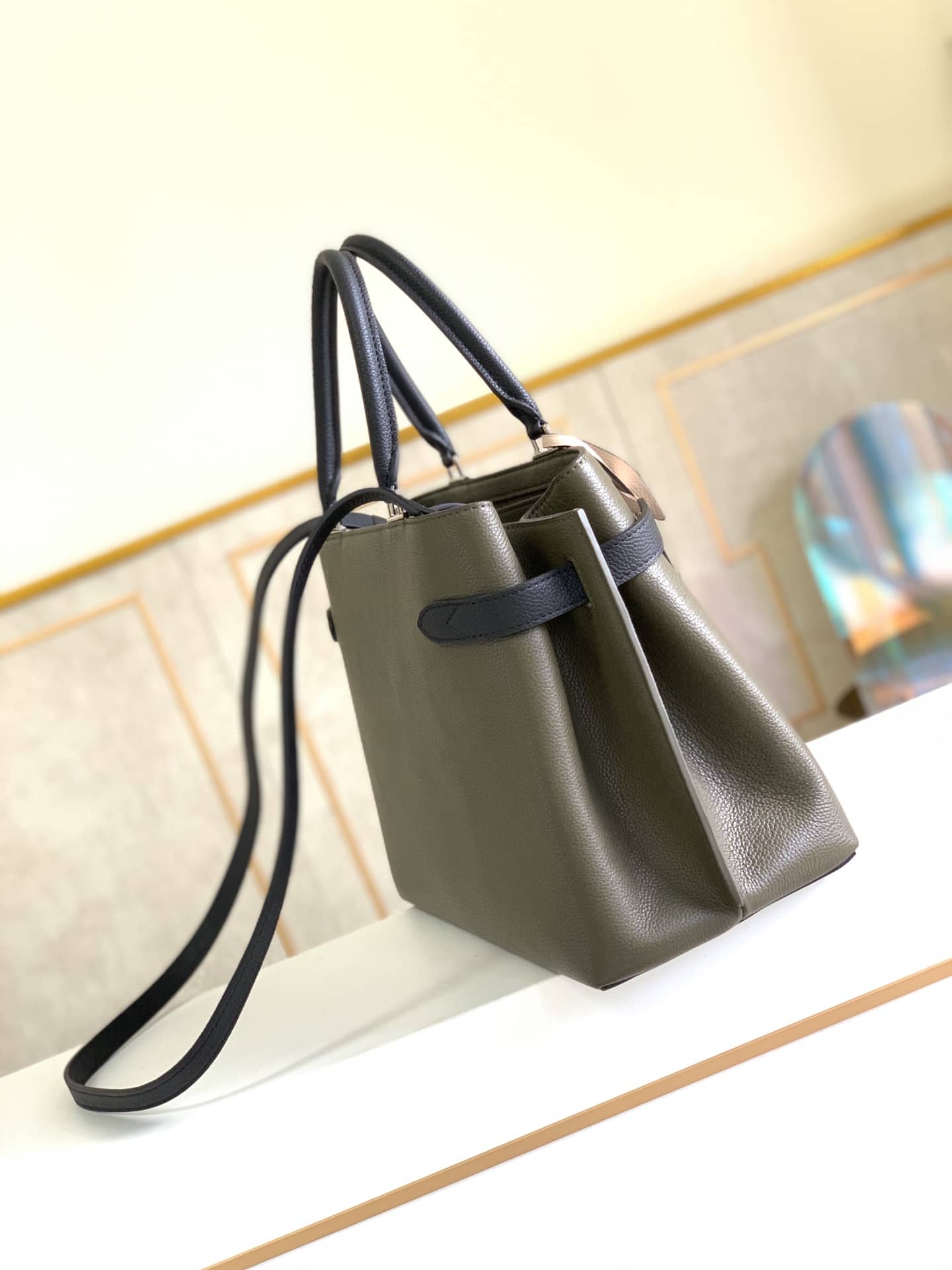 Best Replica Louis Vuitton Lockme Day Tote Replica Green M53730 - Colareps