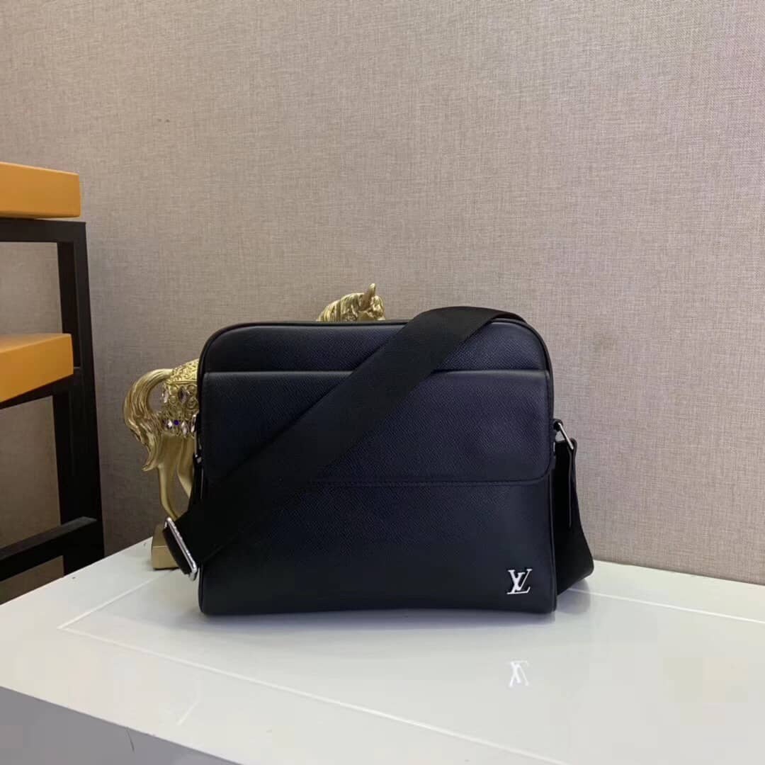 Best Replica Louis Vuitton Taiga Alex Leather Messenger Bag Replica M30260 - Colareps