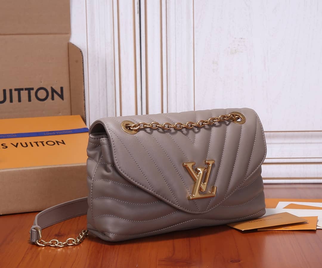 Best Replica Louis Vuitton New Wave Chain Leather Replica Shoulder Bag Purple M58550 - Colareps
