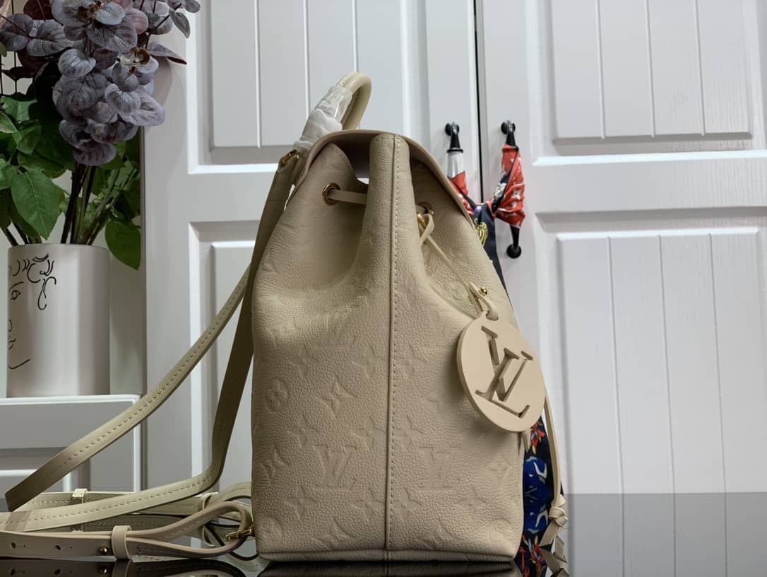 Best Replica Louis Vuitton Ann Platt Montsouris PM Noir Leather Replica Backpack Beige M45205 - Colareps