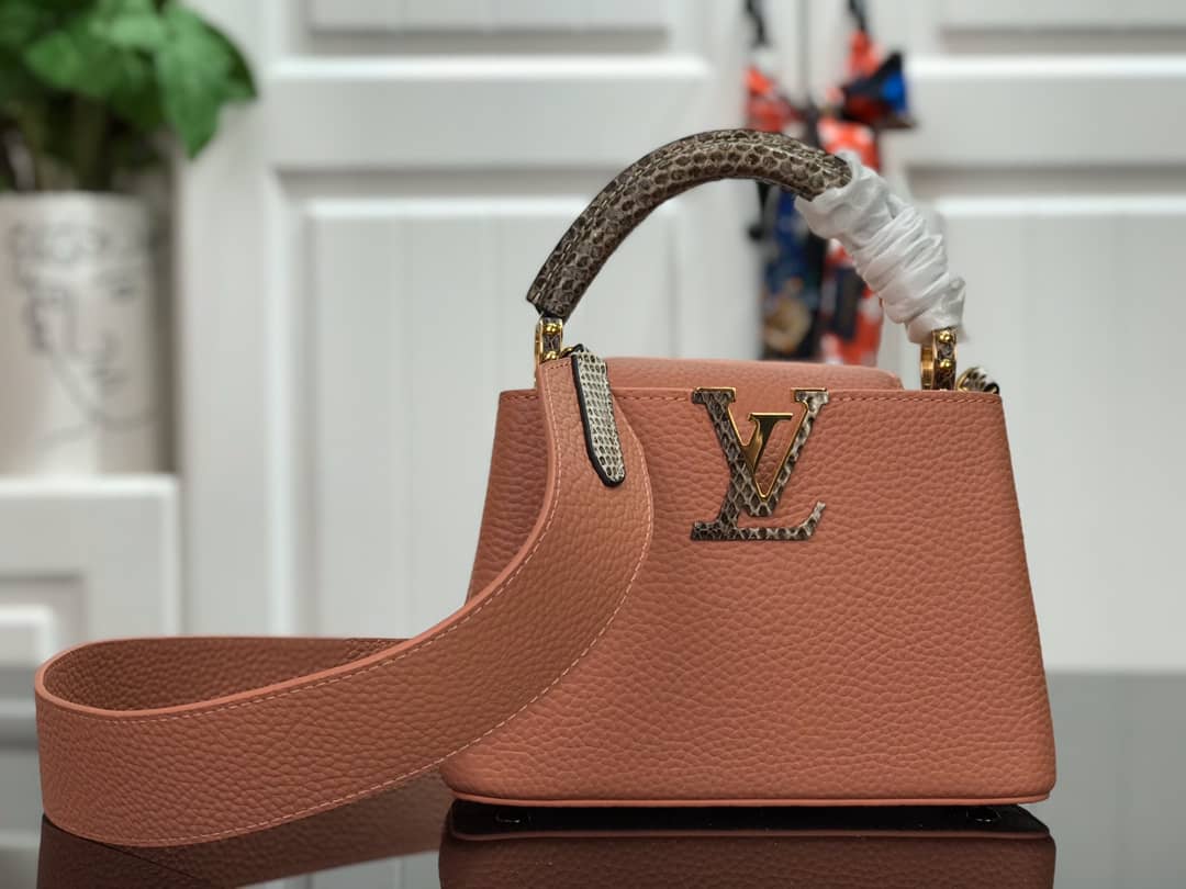 Best Replica Louis Vuitton Capucines MM Taurillon Leather Tote M94227 - Colareps